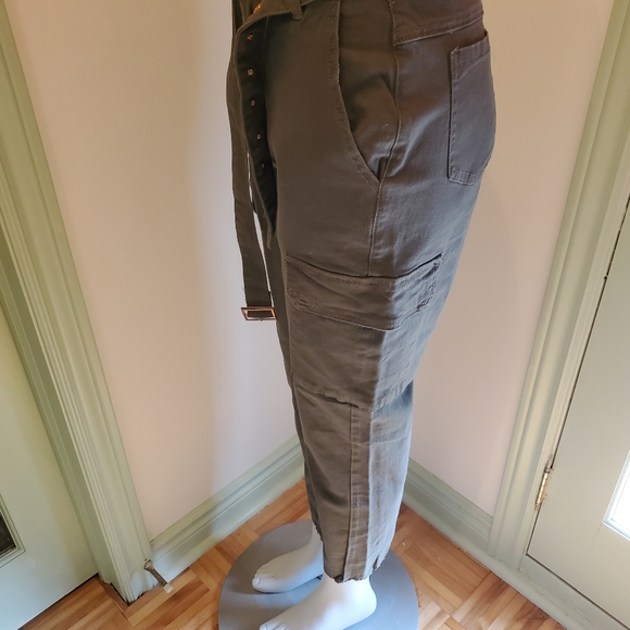 High Waisted Cargo Joggers w Built in Belt - Picture 3 of 5